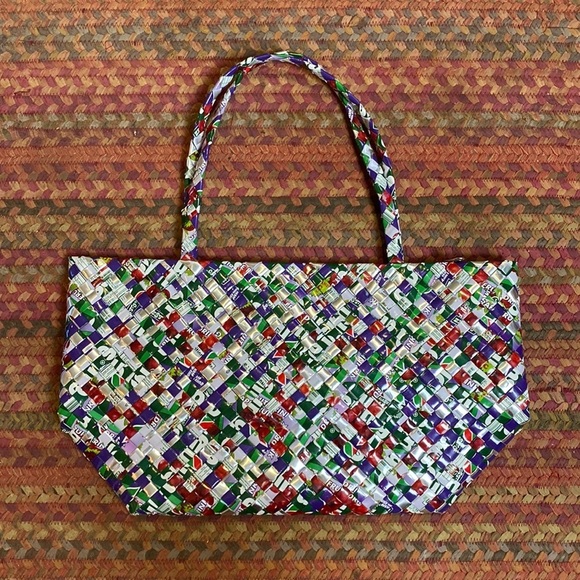 WOVEN RECYCLED HANDMADE JUICE BOX PLASTIC TOTE BAG PURSE - Picture 1 of 4